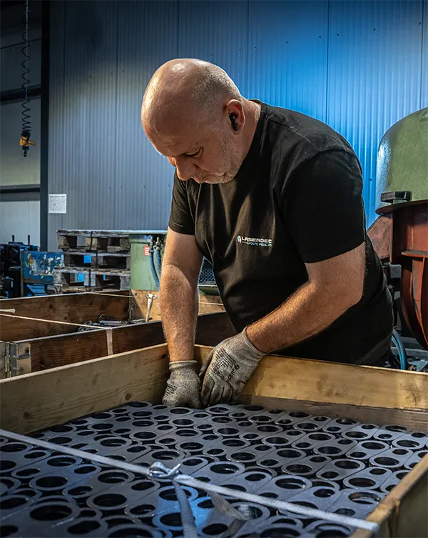 Tôlerie industrielle : découpe laser, roulage, pliage, marquage laser